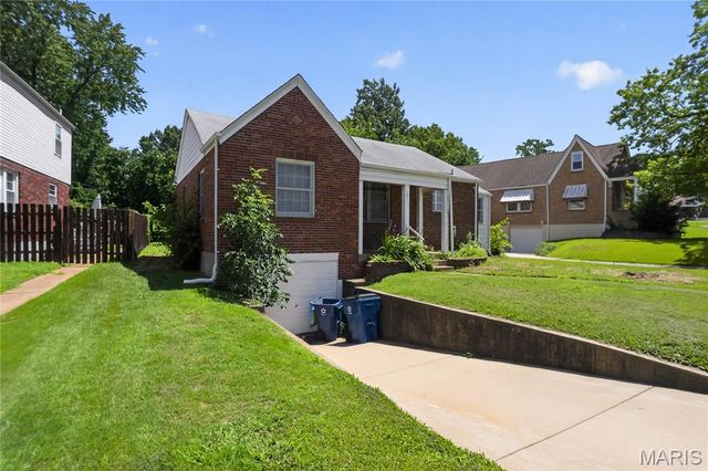 9013 Pallardy Lane, Overland, MO 63114