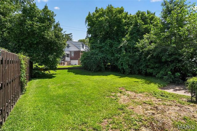9013 Pallardy Lane, Overland, MO 63114