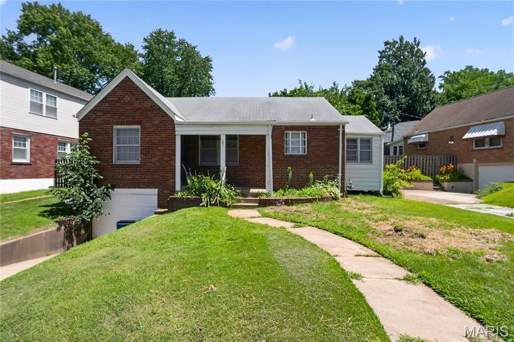 9013 Pallardy Lane, Overland, MO 63114