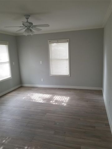 122 Albacore Avenue, Galveston, TX 77550