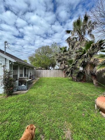122 Albacore Avenue, Galveston, TX 77550