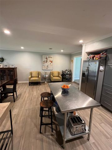 122 Albacore Avenue, Galveston, TX 77550