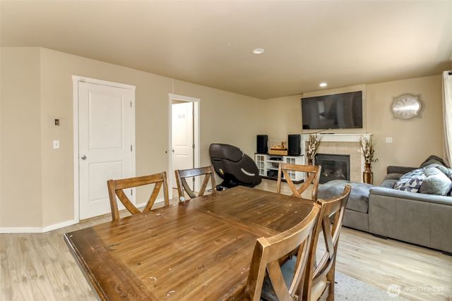 9506 10th Avenue E, Tacoma, WA 98445