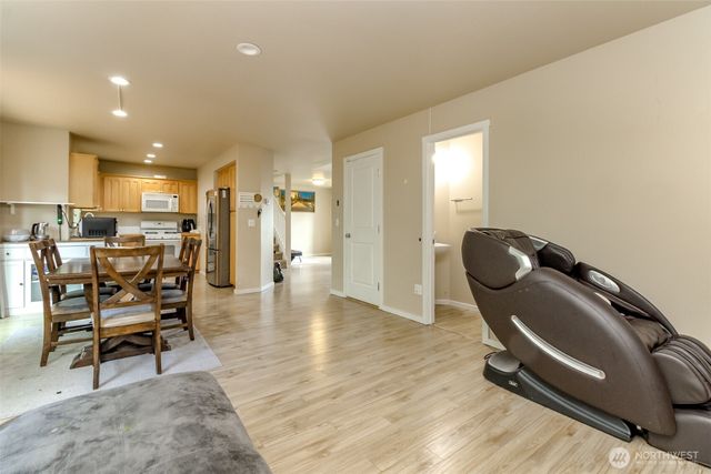 9506 10th Avenue E, Tacoma, WA 98445