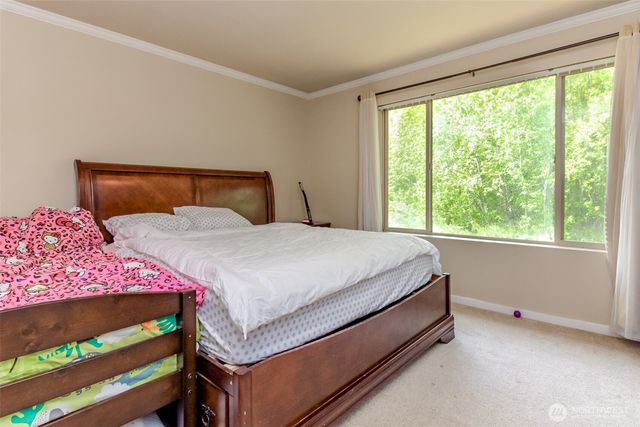 9506 10th Avenue E, Tacoma, WA 98445