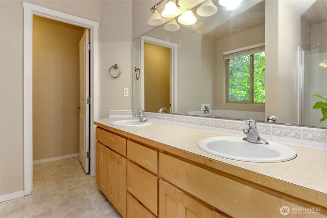 9506 10th Avenue E, Tacoma, WA 98445