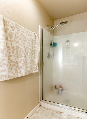 9506 10th Avenue E, Tacoma, WA 98445