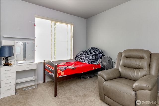 9506 10th Avenue E, Tacoma, WA 98445