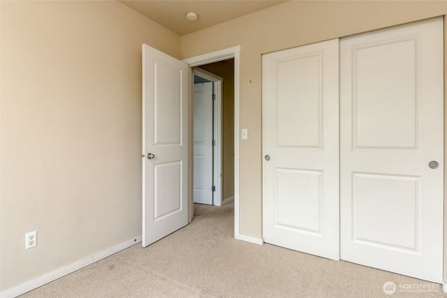 9506 10th Avenue E, Tacoma, WA 98445