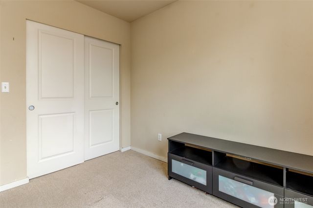 9506 10th Avenue E, Tacoma, WA 98445