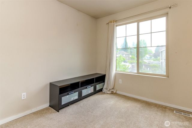 9506 10th Avenue E, Tacoma, WA 98445