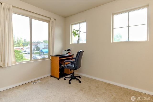 9506 10th Avenue E, Tacoma, WA 98445