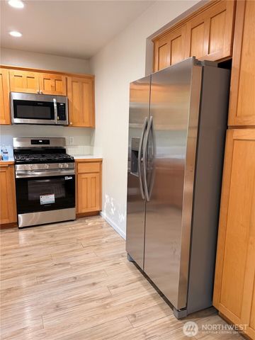 9506 10th Avenue E, Tacoma, WA 98445
