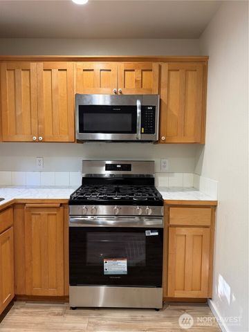 9506 10th Avenue E, Tacoma, WA 98445