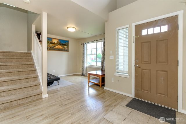 9506 10th Avenue E, Tacoma, WA 98445