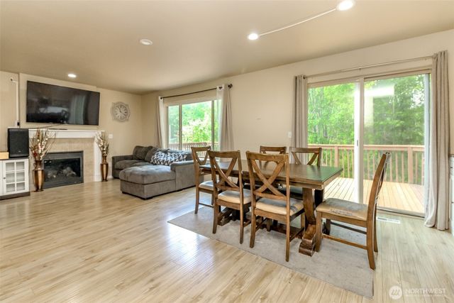 9506 10th Avenue E, Tacoma, WA 98445