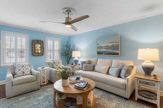 20 Charlestowne Court, Charleston, SC 29401