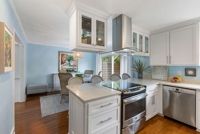 20 Charlestowne Court, Charleston, SC 29401