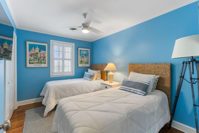 20 Charlestowne Court, Charleston, SC 29401