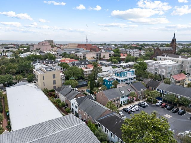 20 Charlestowne Court, Charleston, SC 29401