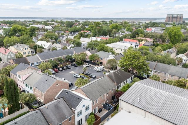 20 Charlestowne Court, Charleston, SC 29401