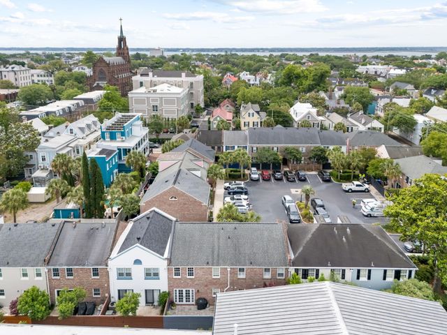 20 Charlestowne Court, Charleston, SC 29401