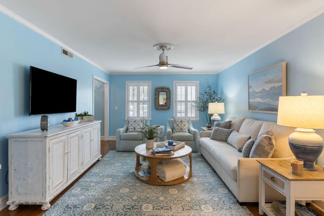 20 Charlestowne Court, Charleston, SC 29401