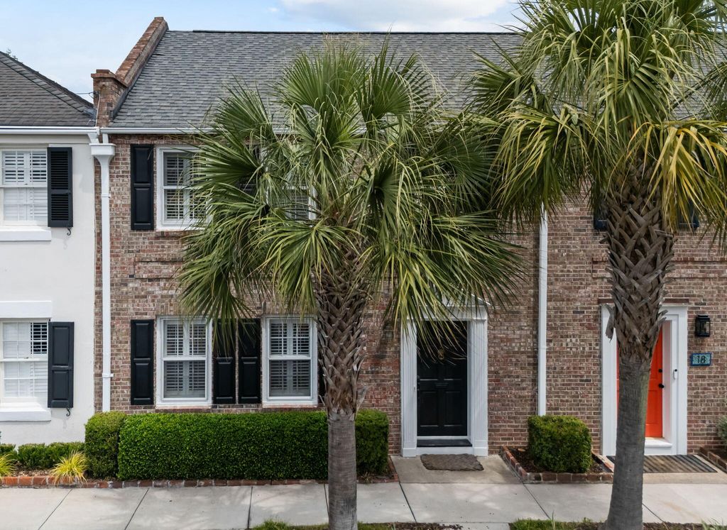 20 Charlestowne Court, Charleston, SC 29401