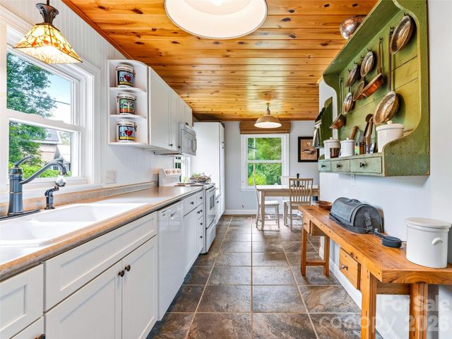 57 Langwell Avenue, Asheville, NC 28806