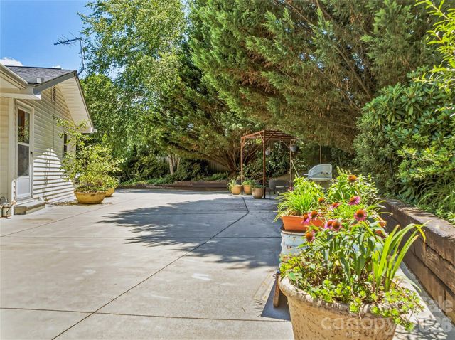 57 Langwell Avenue, Asheville, NC 28806