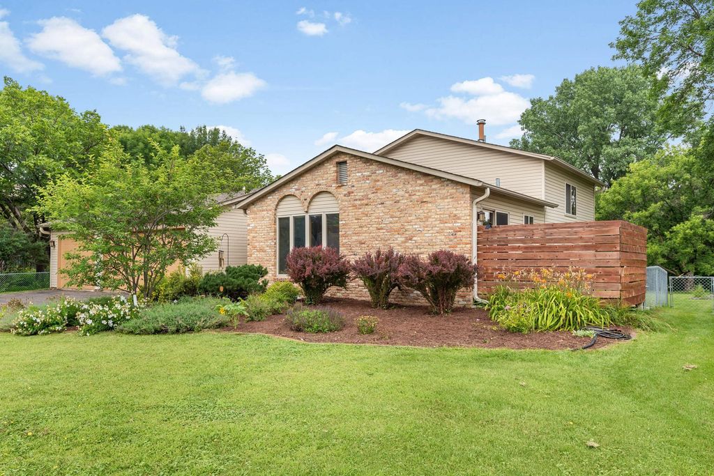 12648 73rd Avenue N, Maple Grove, MN 55369