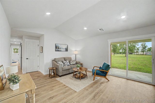 17074 E 107th Street N, Owasso, OK 74055