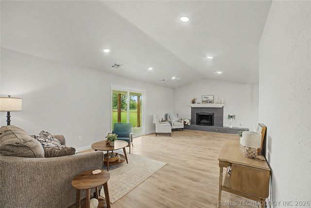 17074 E 107th Street N, Owasso, OK 74055