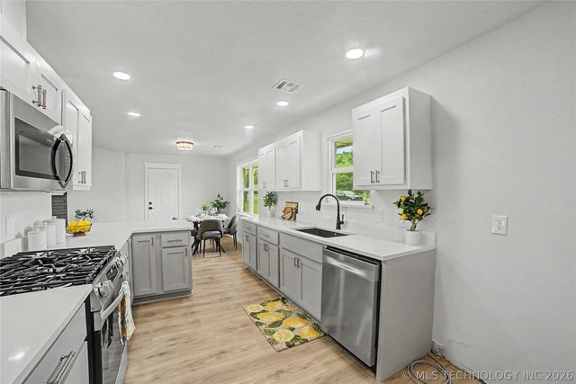 17074 E 107th Street N, Owasso, OK 74055
