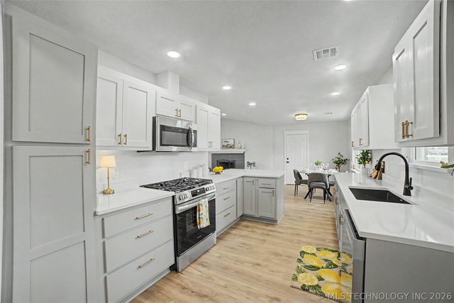 17074 E 107th Street N, Owasso, OK 74055