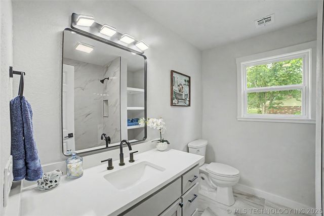 17074 E 107th Street N, Owasso, OK 74055