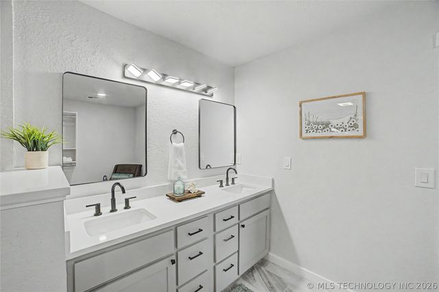 17074 E 107th Street N, Owasso, OK 74055