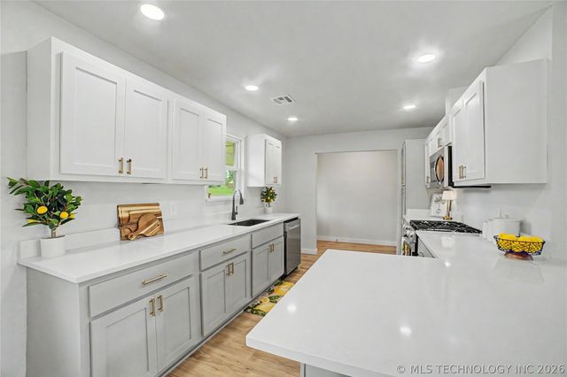 17074 E 107th Street N, Owasso, OK 74055