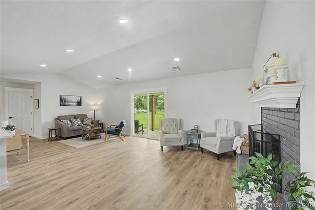 17074 E 107th Street N, Owasso, OK 74055