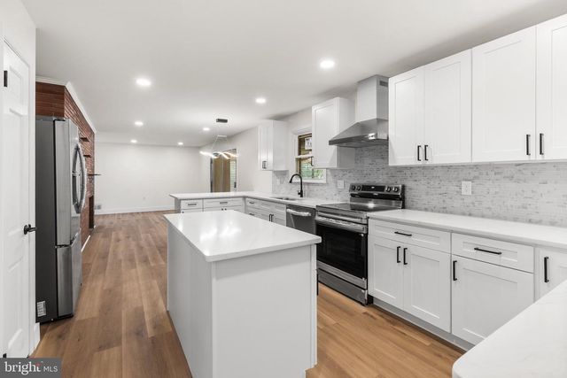 2530 VETERANS DR, Wilmington, DE 19810