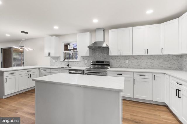 2530 VETERANS DR, Wilmington, DE 19810