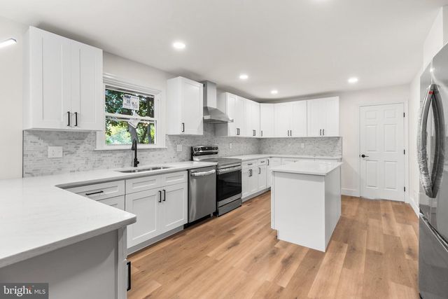 2530 VETERANS DR, Wilmington, DE 19810