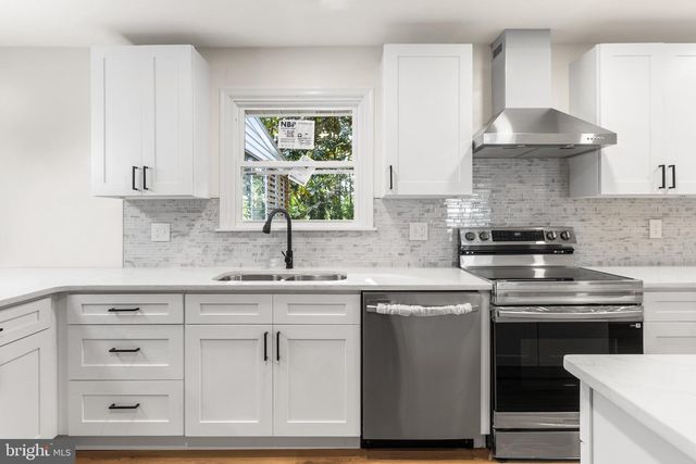 2530 VETERANS DR, Wilmington, DE 19810