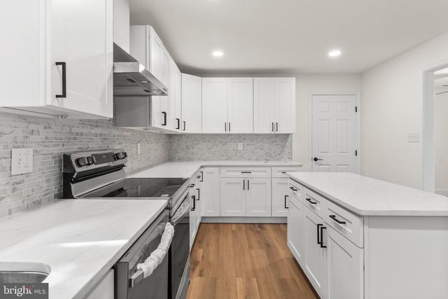 2530 VETERANS DR, Wilmington, DE 19810