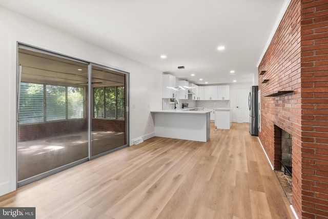 2530 VETERANS DR, Wilmington, DE 19810