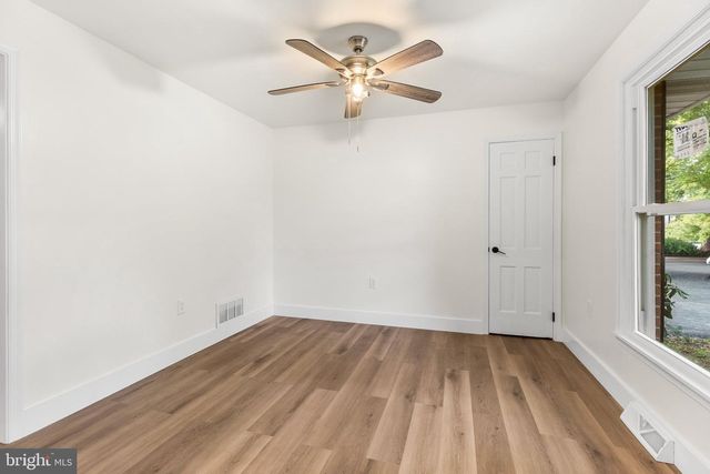 2530 VETERANS DR, Wilmington, DE 19810