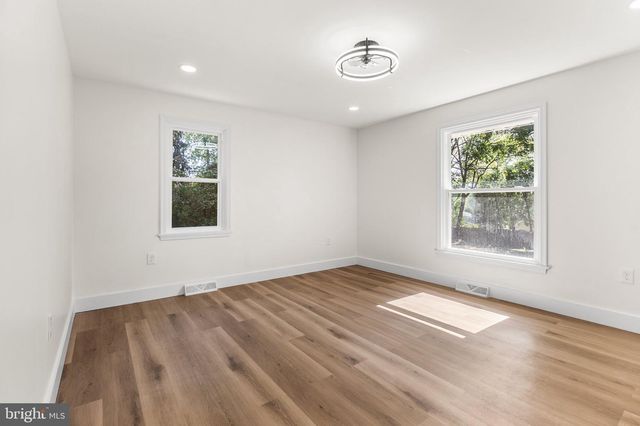 2530 VETERANS DR, Wilmington, DE 19810