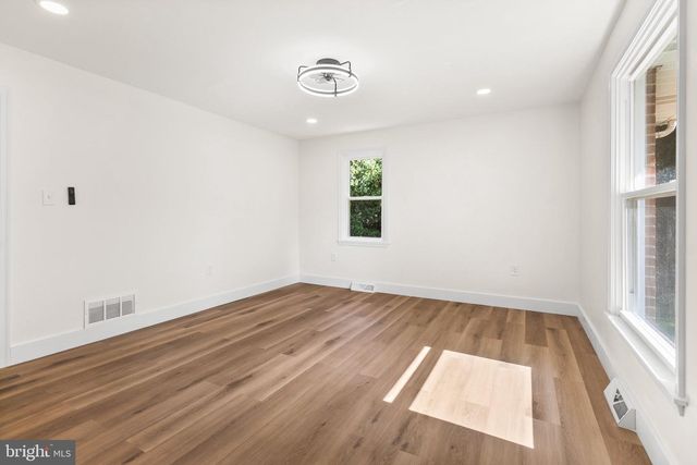 2530 VETERANS DR, Wilmington, DE 19810