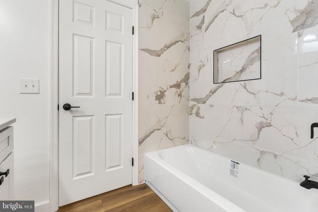 2530 VETERANS DR, Wilmington, DE 19810