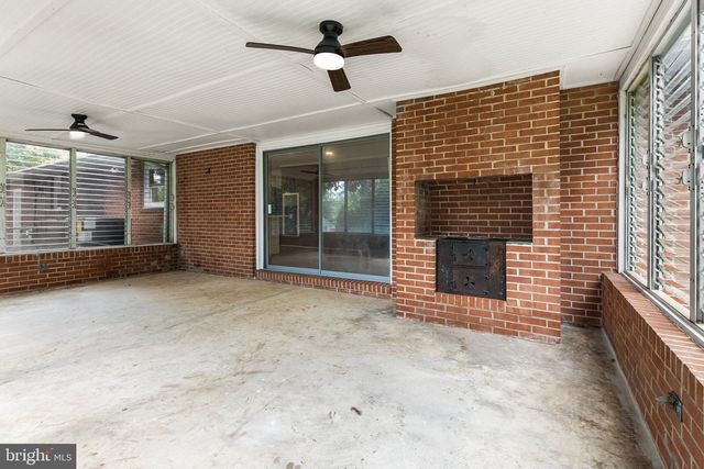 2530 VETERANS DR, Wilmington, DE 19810